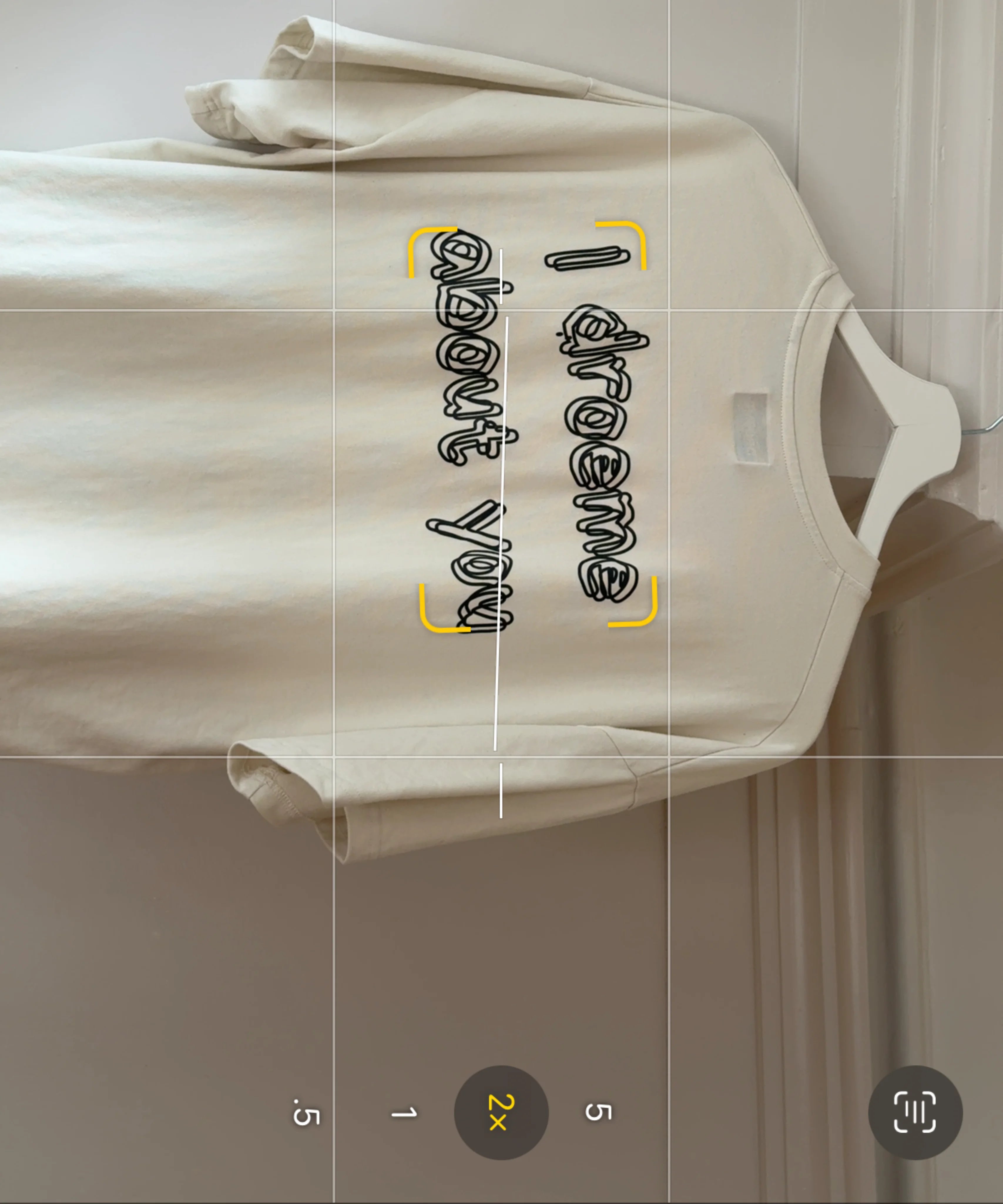 Camiseta con café con leche teñido